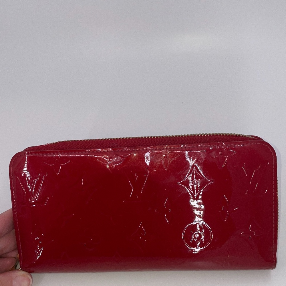 Authentic Louis Vuitton RED patent Vernis Zippy wallet
